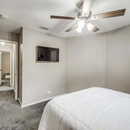 4 Bedroom Suburban Dream House - Seaworld-6Flags-Medcenter - Sleeps 10 San Antonio Exterior photo