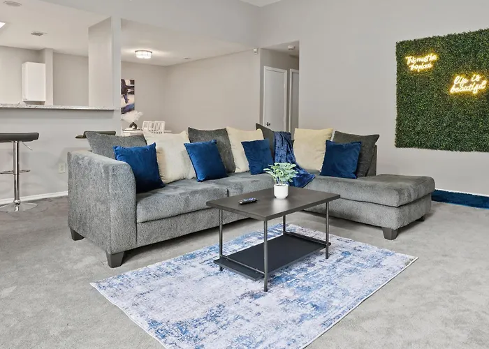 4 Bedroom Suburban Dream House - Seaworld-6Flags-Medcenter - Sleeps 10