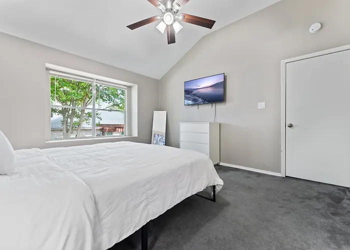 4 Bedroom Suburban Dream House - Seaworld-6Flags-Medcenter - Sleeps 10