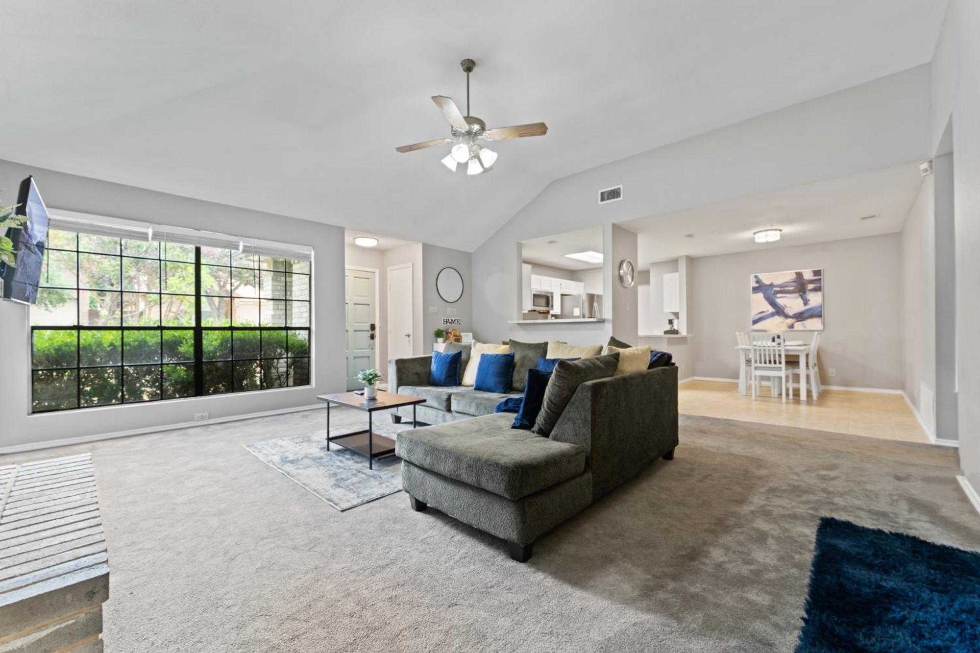 4 Bedroom Suburban Dream House - Seaworld-6flags-medcenter - Sleeps 10 *